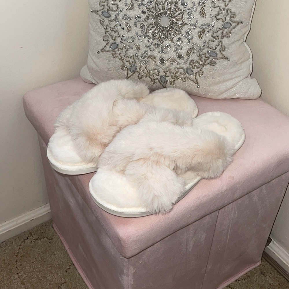 Cross band plush fuzzy slippers